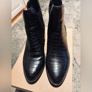 Steve Madden Boots new Women) size 6-5